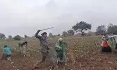 Bihar: दो पक्षों में जमकर चले लाठी-डंडे, एक दर्जन से अधिक घायल Bihar: दो पक्षों में जमकर चले लाठी-डंडे, एक दर्जन से अधिक घायल