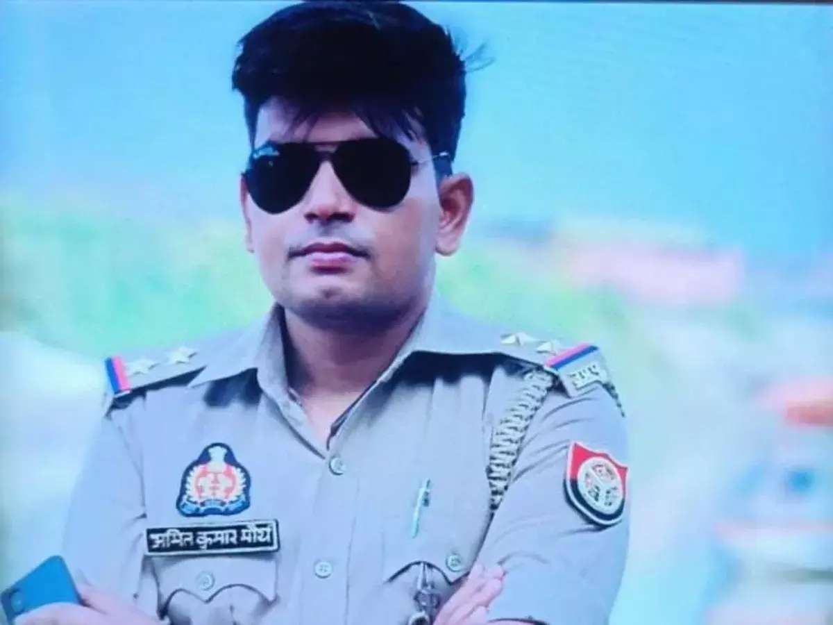 दरिंदे दारोगा पर एसपी ने रखा ईनाम, गैंगरेप केस में आरोपी दरिंदे दारोगा पर एसपी ने रखा ईनाम, गैंगरेप केस में आरोपी