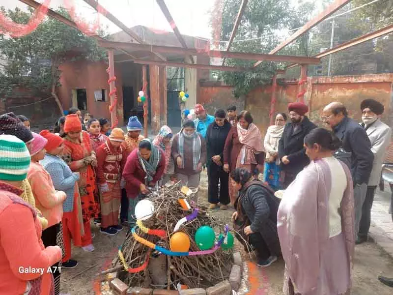 Amritsar नारी निकेतन में स्पेशल बच्चों के साथ लोहड़ी मनाई गई Amritsar नारी निकेतन में स्पेशल बच्चों के साथ लोहड़ी मनाई गई