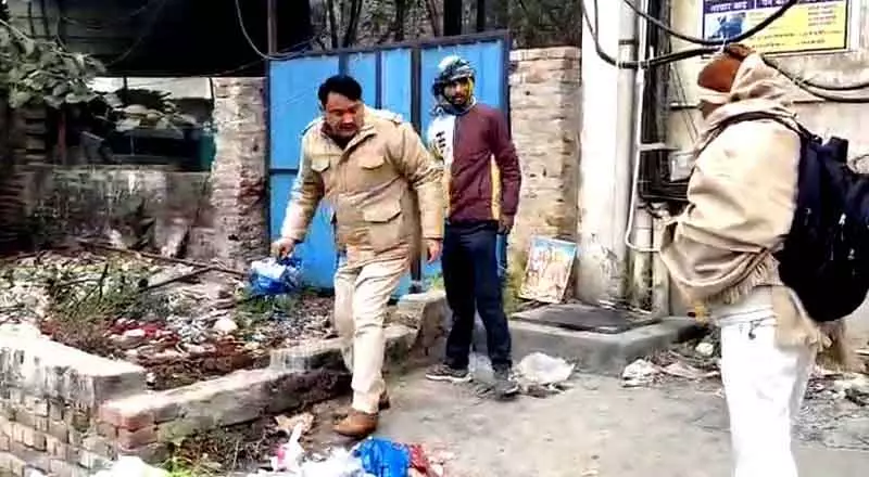 Bahadurgarh में कूड़े के ढेर में भ्रूण मिला Bahadurgarh में कूड़े के ढेर में भ्रूण मिला