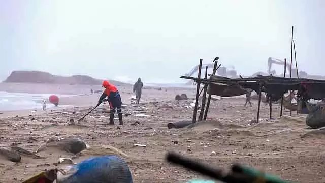Tamil Nadu; बीच पर कूड़ा फेंकने पर 5,000 रुपये का जुर्माना Tamil Nadu; बीच पर कूड़ा फेंकने पर 5,000 रुपये का जुर्माना
