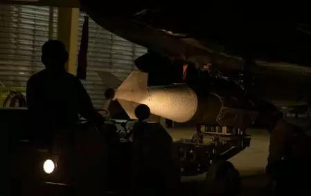 अमेरिकी सेना ने सीरिया में आईएसआईएस के ठिकानों पर स्ट्राइक की अमेरिकी सेना ने सीरिया में आईएसआईएस के ठिकानों पर स्ट्राइक की