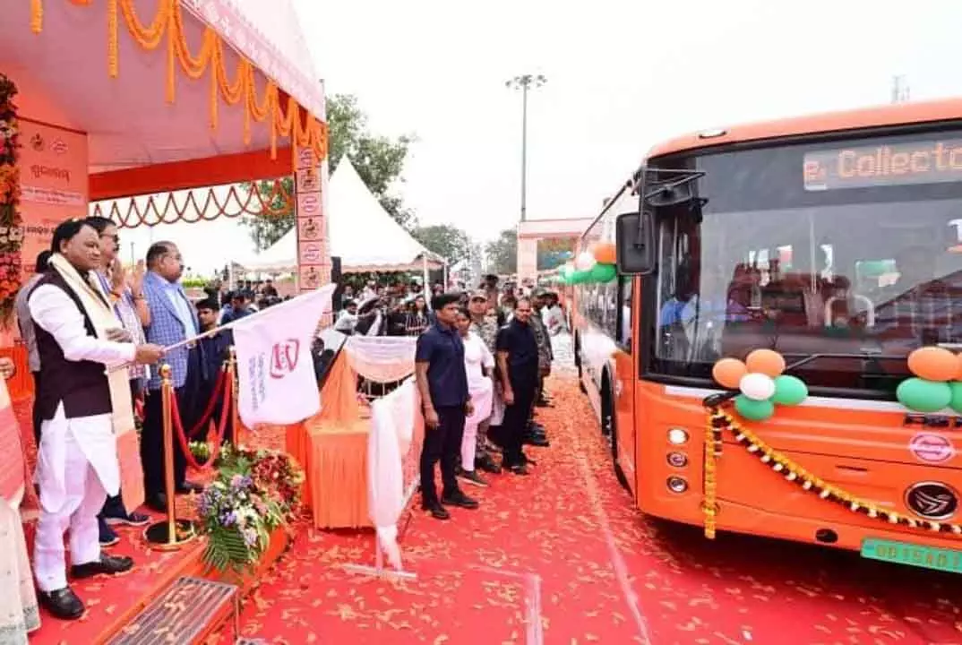 Green Push : CM माझी ने ओडिशा के संबलपुर में 25 ई-बसों को हरी झंडी दिखाई Green Push : CM माझी ने ओडिशा के संबलपुर में 25 ई-बसों को हरी झंडी दिखाई