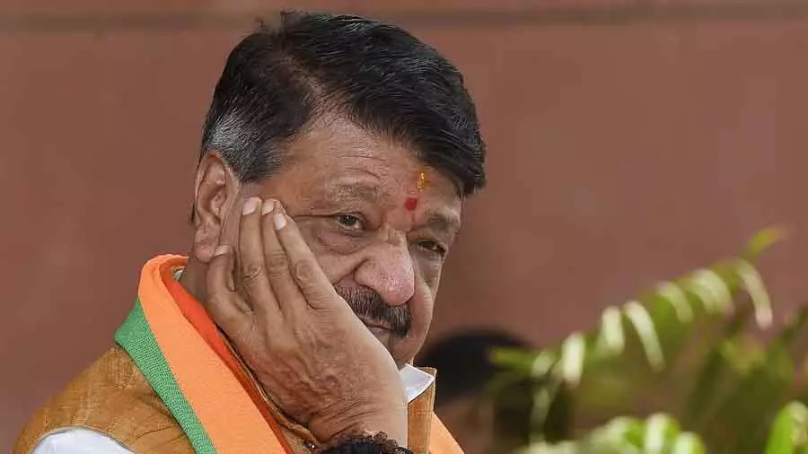 MP के कैबिनेट मंत्री कैलाश विजयवर्गीय की फिसलन भरी लक्ष्मण रेखा MP के कैबिनेट मंत्री कैलाश विजयवर्गीय की फिसलन भरी लक्ष्मण रेखा