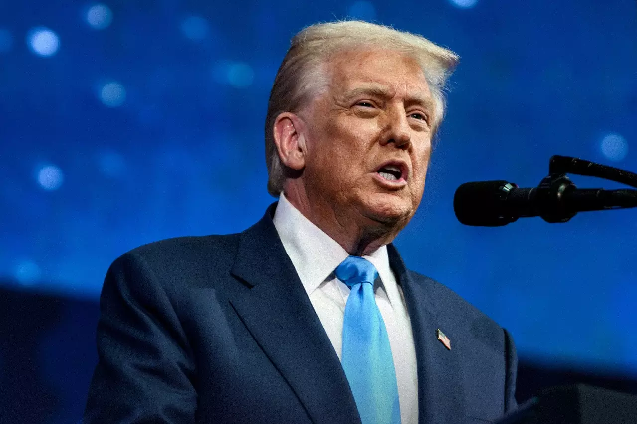 Trump ने ईरान के खिलाफ फिर से धमकी दी, कहा कि US मदद के लिए तैयार Trump ने ईरान के खिलाफ फिर से धमकी दी, कहा कि US मदद के लिए तैयार