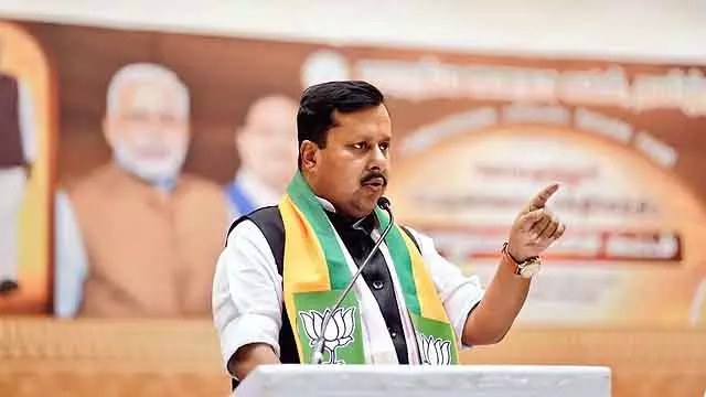 लोग DMK सरकार से नाखुश हैं: Nithin Naveen लोग DMK सरकार से नाखुश हैं: Nithin Naveen