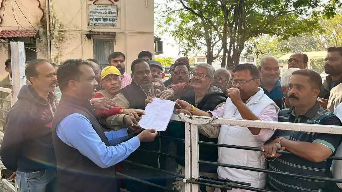 MP : धार में ब्राह्मणों ने की बसंत पंचमी की पूजा की मांग MP : धार में ब्राह्मणों ने की बसंत पंचमी की पूजा की मांग