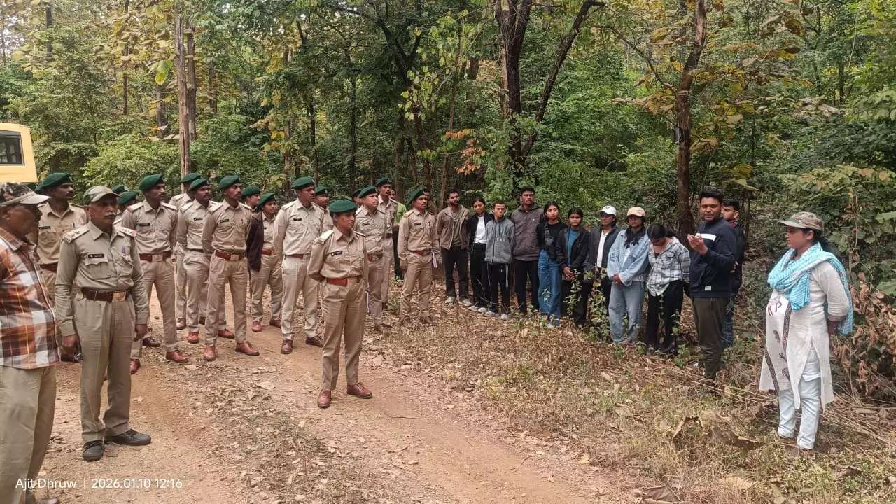 प्रशिक्षणार्थियों और छात्रों ने सीखा वन प्रबंधन और जैविक खेती के तरीके प्रशिक्षणार्थियों और छात्रों ने सीखा वन प्रबंधन और जैविक खेती के तरीके