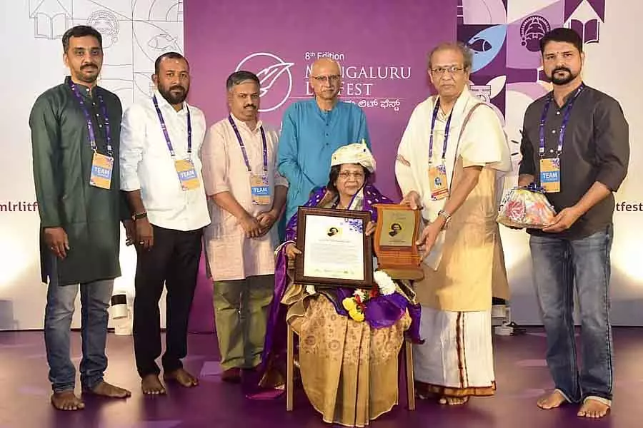 भारतीय नज़रिए के इतिहास का विश्लेषण करें: Meenakshi Jain भारतीय नज़रिए के इतिहास का विश्लेषण करें: Meenakshi Jain