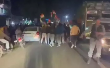 गृह मंत्रालय ने भाजपा नेता की गाड़ी पर हुए हमले की रिपोर्ट मांगी, VIDEO गृह मंत्रालय ने भाजपा नेता की गाड़ी पर हुए हमले की रिपोर्ट मांगी, VIDEO