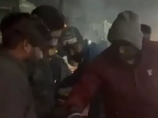 शराब दुकान के पास सक्रिय पॉकेटमारी गैंग का खुलासा, एक गिरफ्तार और तीन फरार शराब दुकान के पास सक्रिय पॉकेटमारी गैंग का खुलासा, एक गिरफ्तार और तीन फरार