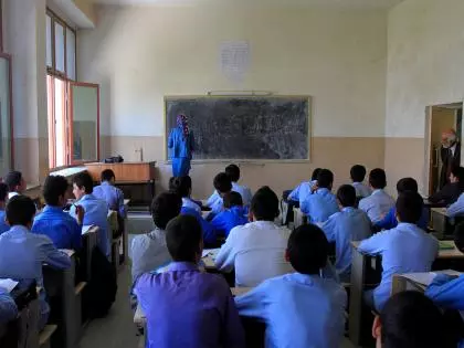 बिना बिल्डिंग के, Afghan स्टूडेंट्स आसमान के नीचे स्कूल जाने को मजबूर बिना बिल्डिंग के, Afghan स्टूडेंट्स आसमान के नीचे स्कूल जाने को मजबूर