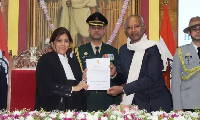 Justice Revati मोहिते डेरे ने मेघालय हाई कोर्ट की चीफ जस्टिस के तौर पर शपथ ली Justice Revati मोहिते डेरे ने मेघालय हाई कोर्ट की चीफ जस्टिस के तौर पर शपथ ली