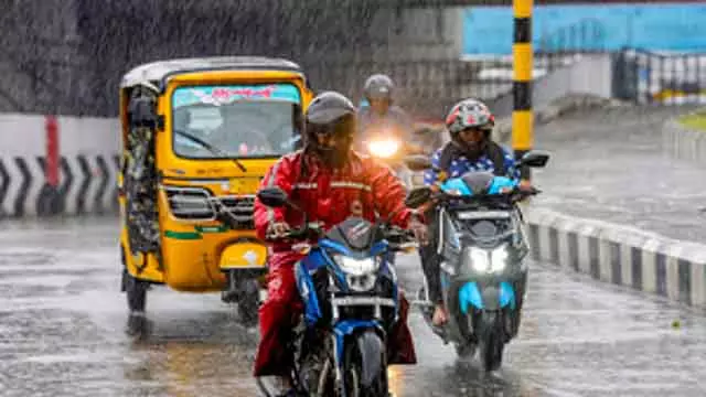 Tamil Nadu : कल 7 जिलों में भारी बारिश की संभावना Tamil Nadu : कल 7 जिलों में भारी बारिश की संभावना