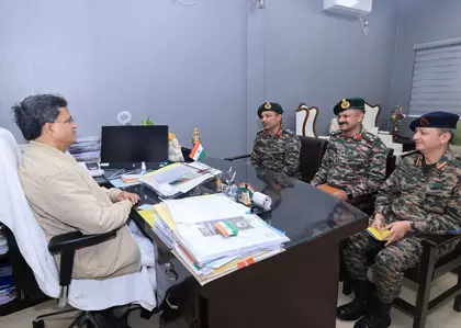 त्रिपुरा CM ने सीमा मुद्दों पर चर्चा के लिए सेना अधिकारियों से मुलाकात की त्रिपुरा CM ने सीमा मुद्दों पर चर्चा के लिए सेना अधिकारियों से मुलाकात की