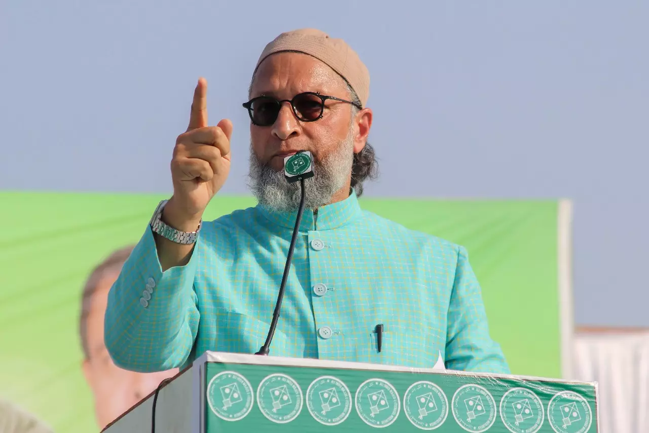 Owaisi बोले, सरमा का बयान दर्शाता है उनकी पाकिस्तानी सोच Owaisi बोले, सरमा का बयान दर्शाता है उनकी पाकिस्तानी सोच