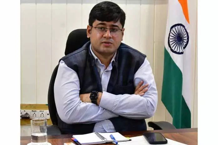 DC Ganderbal ने बिजली परियोजनाओं की प्रगति की समीक्षा की DC Ganderbal ने बिजली परियोजनाओं की प्रगति की समीक्षा की