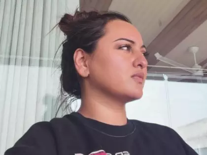 Sonakshi सिन्हा का शांति का प्रयास, बालकनी में मिला बिल्कुल उल्टा अनुभव Sonakshi सिन्हा का शांति का प्रयास, बालकनी में मिला बिल्कुल उल्टा अनुभव