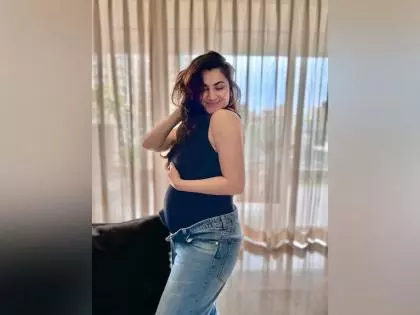 Shivalika ओबेरॉय ने शेयर की अपनी मैटरनिटी तस्वीरें, बिखेरा प्रेग्नेंसी ग्लो Shivalika ओबेरॉय ने शेयर की अपनी मैटरनिटी तस्वीरें, बिखेरा प्रेग्नेंसी ग्लो