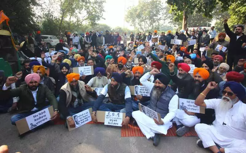 SAD ने मोहाली में आप नेता आतिशी के खिलाफ प्रदर्शन किया SAD ने मोहाली में आप नेता आतिशी के खिलाफ प्रदर्शन किया