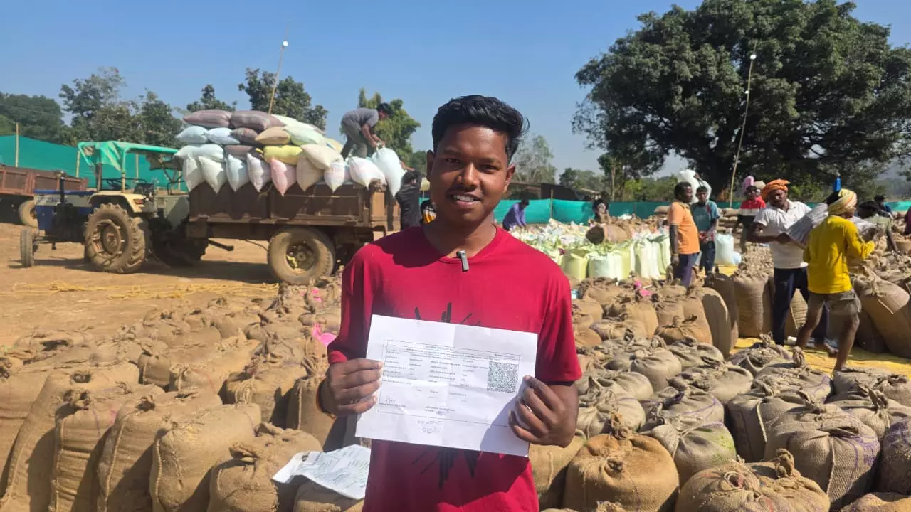 धान उपार्जन केन्द्रों की पारदर्शी व्यवस्था किसानों में सरकार के प्रति बढ़ा विश्वास धान उपार्जन केन्द्रों की पारदर्शी व्यवस्था किसानों में सरकार के प्रति बढ़ा विश्वास