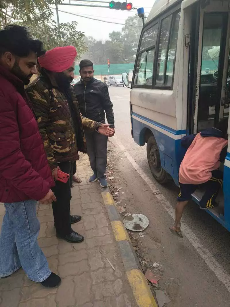 Amritsar में प्रोजेक्ट जीवनजोत 2.0 के तहत छह बच्चों को बचाया गया Amritsar में प्रोजेक्ट जीवनजोत 2.0 के तहत छह बच्चों को बचाया गया