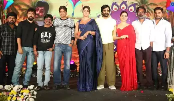 Ravi Teja का जलवा: प्री-रिलीज़ इवेंट में हरीश शंकर ने बांधे तारीफों के पुल Ravi Teja का जलवा: प्री-रिलीज़ इवेंट में हरीश शंकर ने बांधे तारीफों के पुल