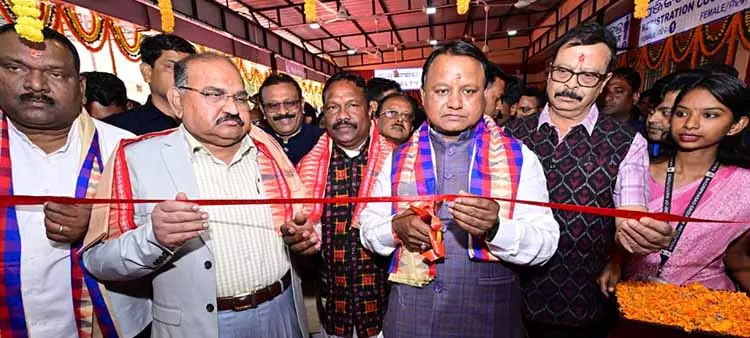 CM Majhi ने संबलपुर डीएचएच में ट्रॉमा केयर सेंटर, ओपीडी भवन का उद्घाटन किया CM Majhi ने संबलपुर डीएचएच में ट्रॉमा केयर सेंटर, ओपीडी भवन का उद्घाटन किया