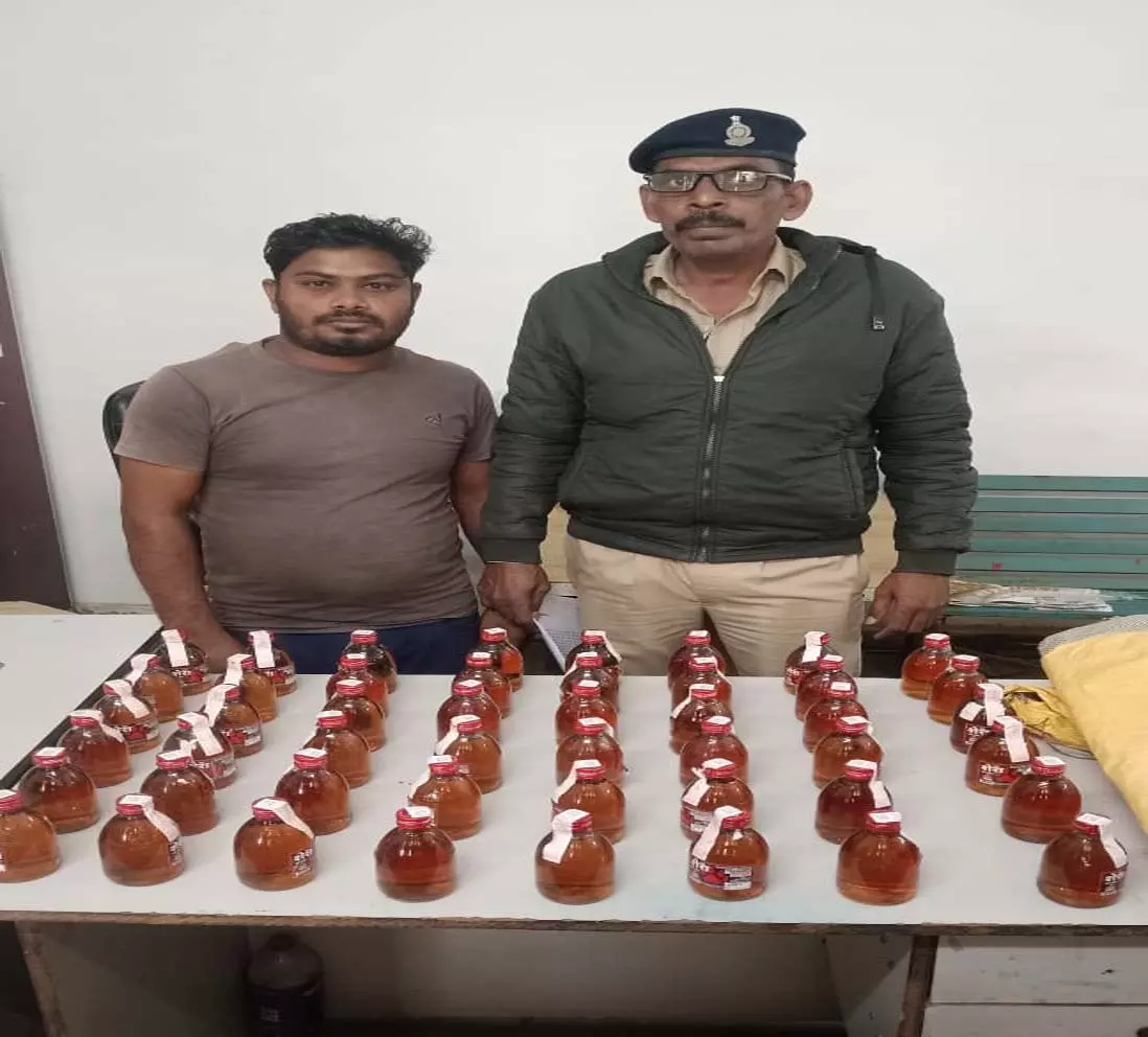 खरोरा थाना पुलिस की कार्रवाई, अवैध शराब के साथ दो आरोपी गिरफ्तार खरोरा थाना पुलिस की कार्रवाई, अवैध शराब के साथ दो आरोपी गिरफ्तार