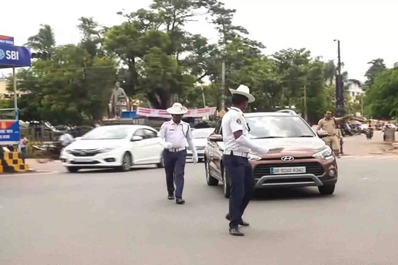 ड्राइविंग लाइसेंस और वाहन रिकॉर्ड में मोबाइल नंबर अपडेट करने का आग्रह ड्राइविंग लाइसेंस और वाहन रिकॉर्ड में मोबाइल नंबर अपडेट करने का आग्रह