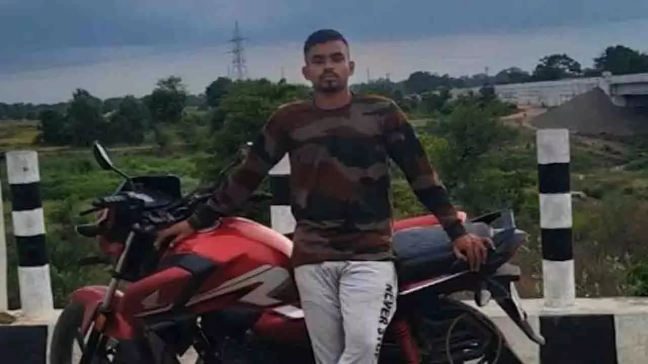 Sambalpur में एयर गन की घटना में नाबालिग घायल, युवक हिरासत में लिया गया Sambalpur में एयर गन की घटना में नाबालिग घायल, युवक हिरासत में लिया गया