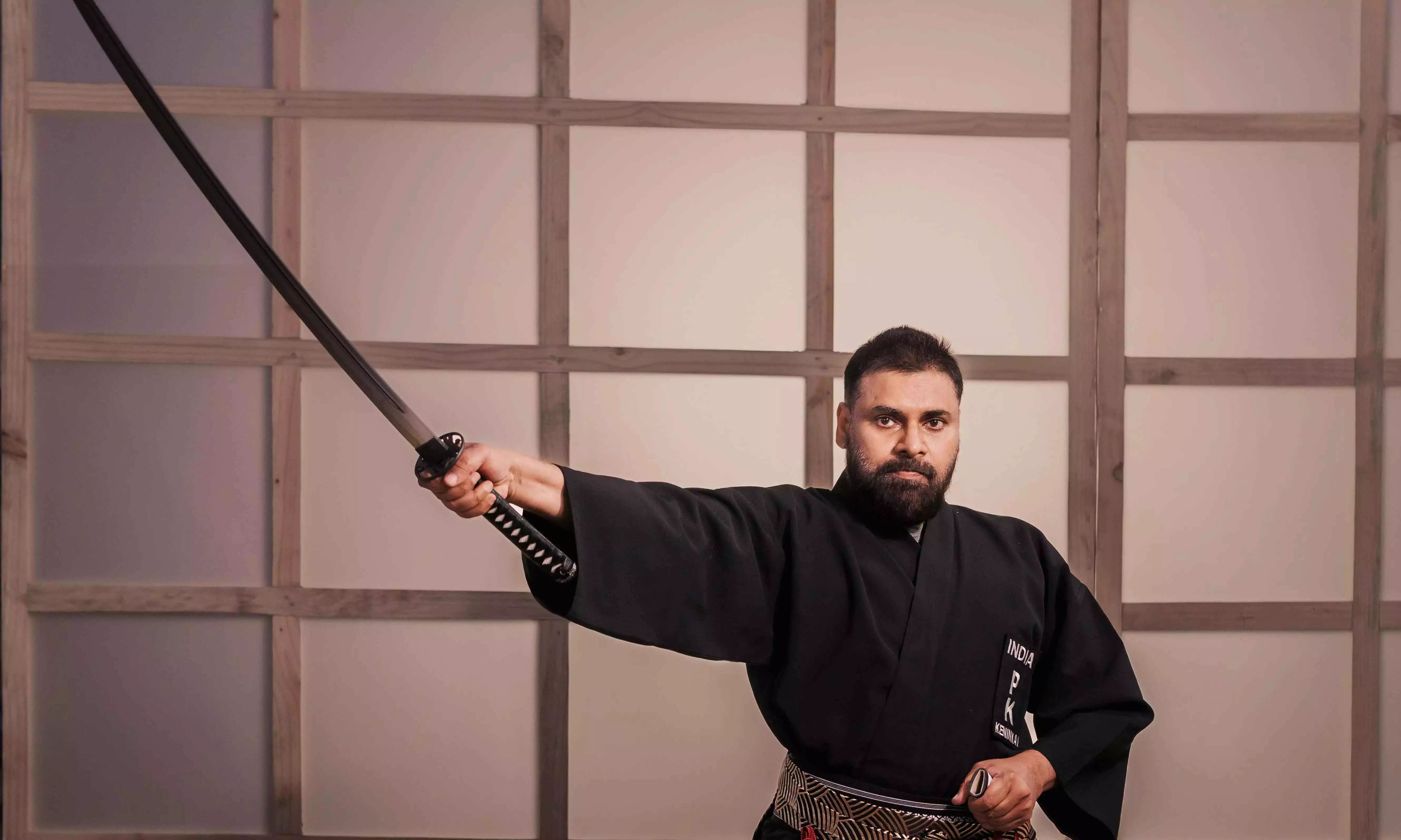 Pawan Kalyan को मिला दुर्लभ सम्मान: जापानी मार्शल आर्ट्स केंजुत्सु में हुए शामिल Pawan Kalyan को मिला दुर्लभ सम्मान: जापानी मार्शल आर्ट्स केंजुत्सु में हुए शामिल