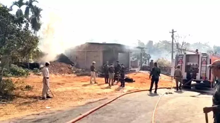 Tripura: दो समुदायों के बीच झड़प के बाद स्थिति तनावपूर्ण Tripura: दो समुदायों के बीच झड़प के बाद स्थिति तनावपूर्ण