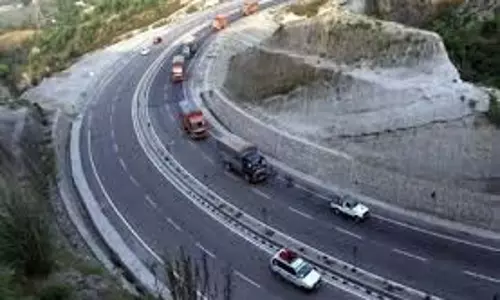 Jammu-Kashmir: ट्रैफिक हुआ धीमा , यात्रियों के लिए एडवाइजरी जारी Jammu-Kashmir: ट्रैफिक हुआ धीमा , यात्रियों के लिए एडवाइजरी जारी
