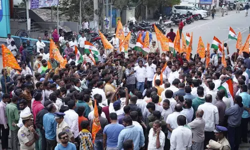 हैदराबाद : मंदिर में अश्लील हरकत करने पर आदमी गिरफ्तार, BJP ने विरोध प्रदर्शन किया