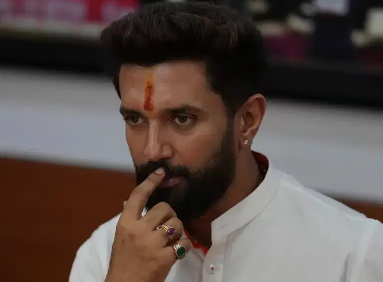 Patna: कांग्रेस पर चिराग का आरोप, मनरेगा में हुआ भारी घोटाला Patna: कांग्रेस पर चिराग का आरोप, मनरेगा में हुआ भारी घोटाला