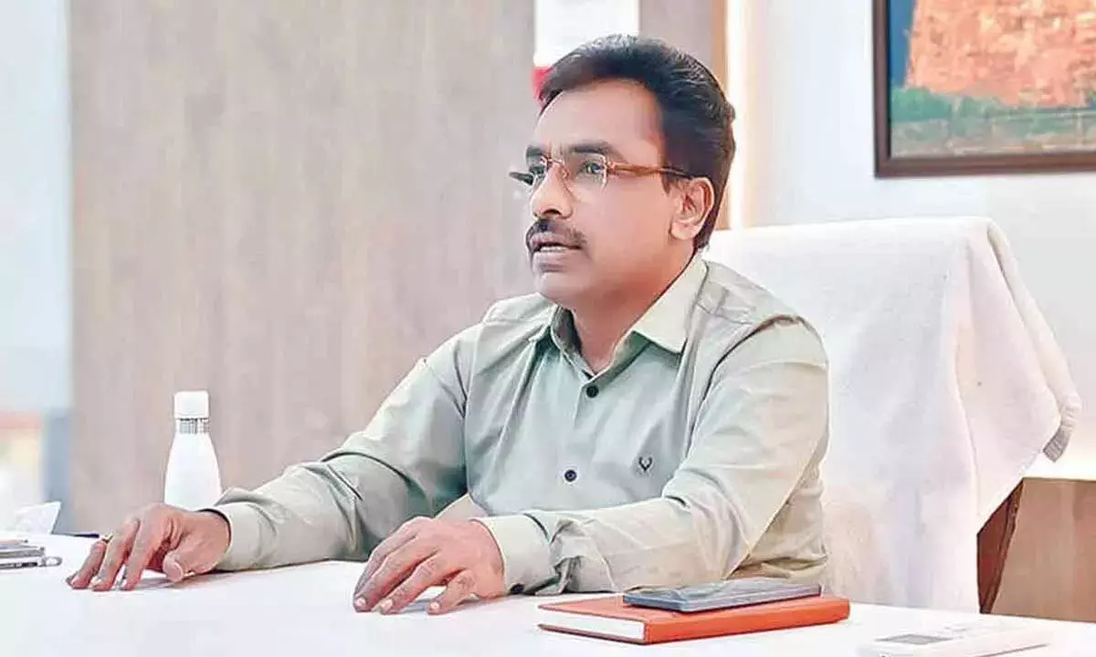 Andhra: कॉरपोरेशन खाली प्लॉटों को साफ करने की तैयारी में जुट गया Andhra: कॉरपोरेशन खाली प्लॉटों को साफ करने की तैयारी में जुट गया