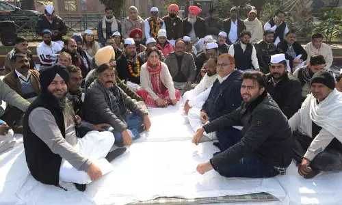 कांग्रेस ने केंद्र पर मजदूर अधिकारों का हनन करने का आरोप, Karnal में विरोध