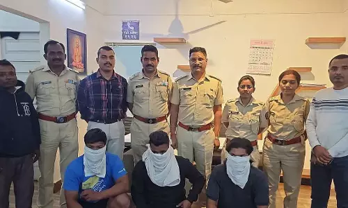 Maharashtra वन विभाग ने पुणे में तोते के अवैध व्यापार पर कार्रवाई की; छह पक्षियों को बचाया गया