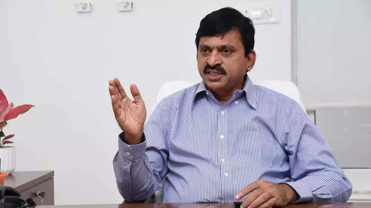 सरकार ज़्यादा आबादी वाले कस्बों में अतिरिक्त तहसीलदार नियुक्त करेगी: मंत्री पोंगुलेटी सरकार ज़्यादा आबादी वाले कस्बों में अतिरिक्त तहसीलदार नियुक्त करेगी: मंत्री पोंगुलेटी