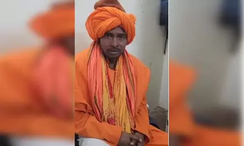 भगवा कपड़े पहनकर साधु के भेष में संदिग्ध पुलिस के हत्थे चढ़े