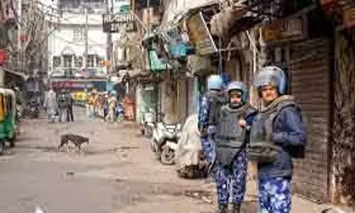 Turkman गेट पर पत्थरबाजी मामले में 2 और गिरफ्तार; कुल गिरफ्तारियां 18 हुईं Turkman गेट पर पत्थरबाजी मामले में 2 और गिरफ्तार; कुल गिरफ्तारियां 18 हुईं