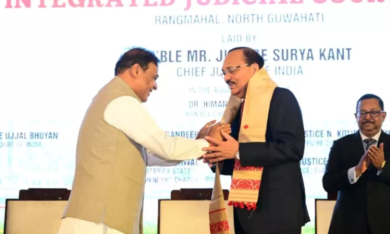 Gauhati हाई कोर्ट के नए परिसर का शिलान्यास, वकीलों का प्रदर्शन जारी Gauhati हाई कोर्ट के नए परिसर का शिलान्यास, वकीलों का प्रदर्शन जारी