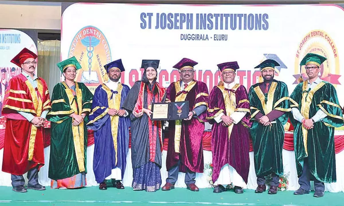 Andhra: सेंट जोसेफ डेंटल कॉलेज ने 19वां दीक्षांत समारोह आयोजित किया Andhra: सेंट जोसेफ डेंटल कॉलेज ने 19वां दीक्षांत समारोह आयोजित किया