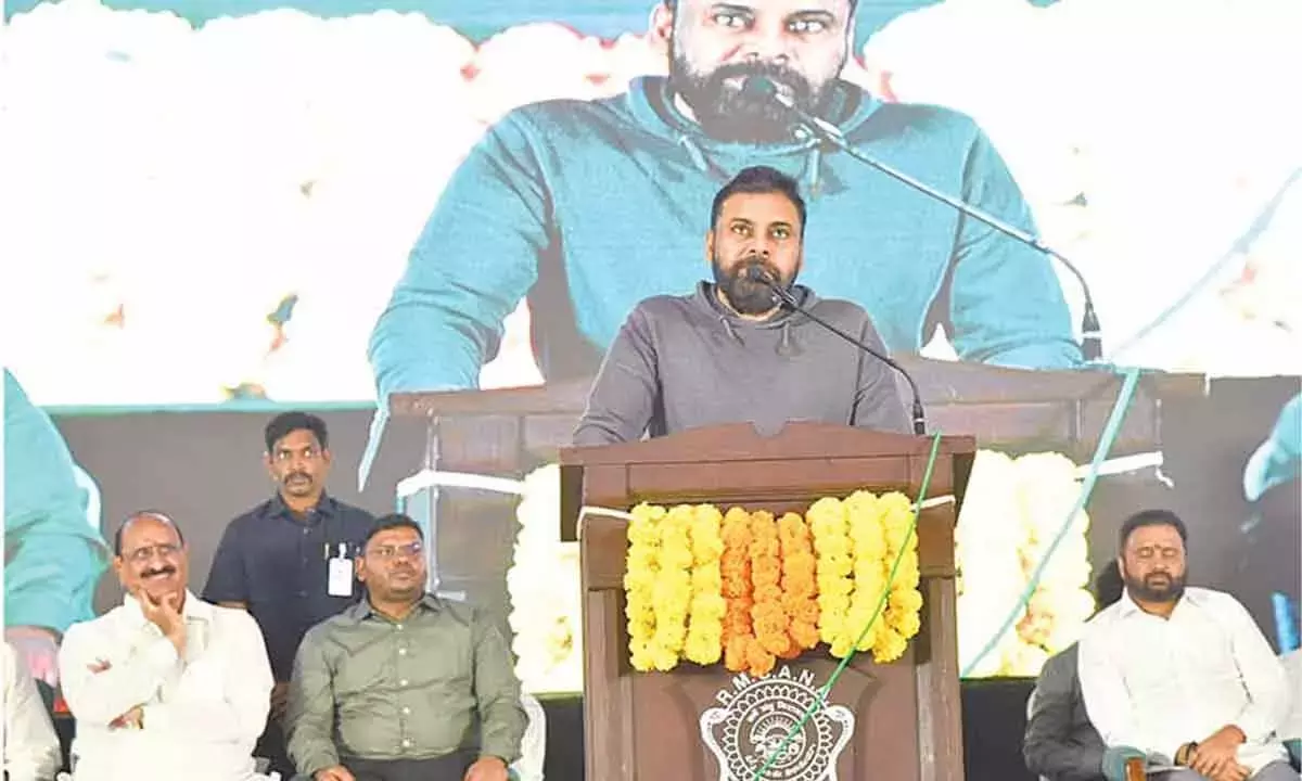Andhra: डिप्टी सीएम पवन ने डॉक्टरों से ग्रामीण इलाकों में सेवा करने का आग्रह किया Andhra: डिप्टी सीएम पवन ने डॉक्टरों से ग्रामीण इलाकों में सेवा करने का आग्रह किया