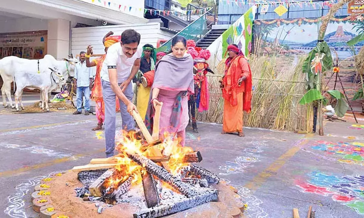 Andhra: फॉर्च्यून मुरली पार्क में संक्रांति से पहले जश्न मनाया गया Andhra: फॉर्च्यून मुरली पार्क में संक्रांति से पहले जश्न मनाया गया