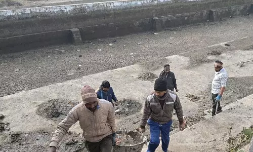पिहोवा SDM ने आने वाले महोत्सव के लिए सरस्वती तीर्थ पर सफाई अभियान का निरीक्षण किया