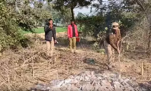Kasganj: प्रेमी संग भागी लड़की की हत्या, युवक ने किसी तरह बचाई जान Kasganj: प्रेमी संग भागी लड़की की हत्या, युवक ने किसी तरह बचाई जान