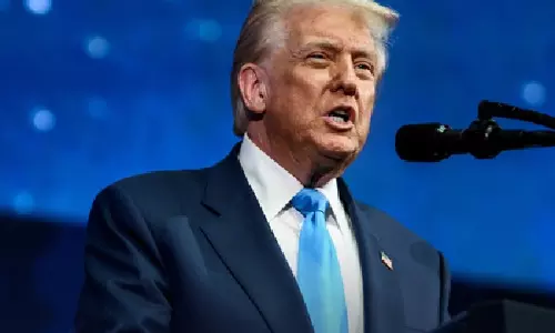 Trump ने वेनेजुएला के तेल फंड को बचाने के लिए इमरजेंसी की घोषणा की