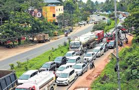 Pune ,में वीकेंड रैलियों में लोग जाम में फंसे, यातायात ठप